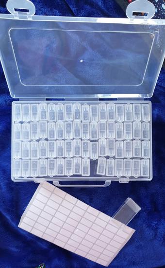 Aufbewahrungsbox mit 64 TicTac Döschen